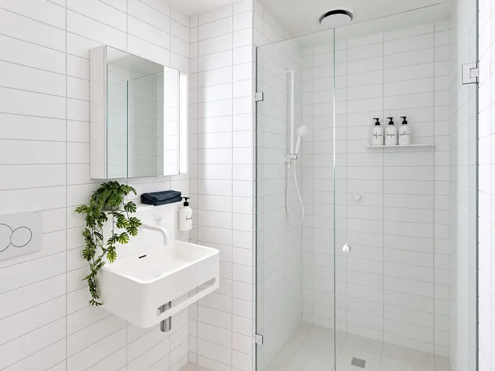 Tiled shower and mirrored vanity